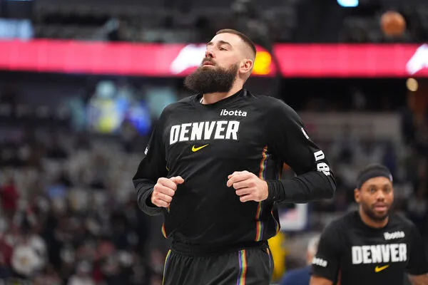 ▲金塊重要禁區替補戰力瓦倫休納斯也因腿傷倒下。(圖/達志影像/美聯社)