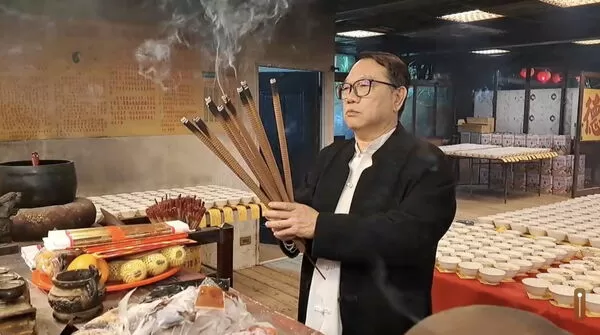 ▲▼2026年適逢丙午火馬年,陽明山姜太公道場依循古禮請示馬年國運籤,卜得上卦「離兌」卦。道場主席羅世新指出,今年不僅是象徵火運能量旺盛的「赤馬紅羊年」,同時亦是九紫離火運全面啟動的重要年份。(圖/姜太公道場提供)