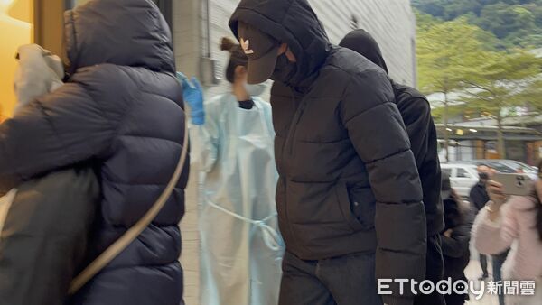 ▲北市清潔隊毛姓清潔員遭酒駕撞死,兄長心情低落現身。(圖/記者陸運陞攝,下同)