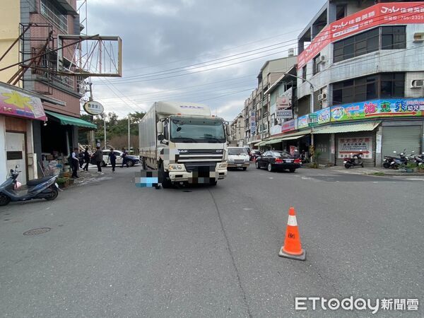 ▲屏東市博愛路與廣東路口交通事故。(圖/記者陳崑福翻攝)