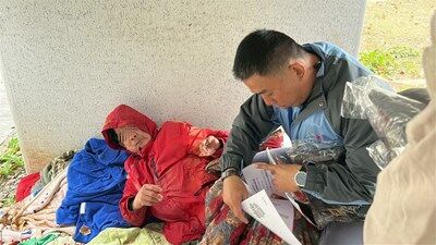 ▲▼台中社會局人員訪視關懷上千名街友。(圖/台中市政府提供,下同)