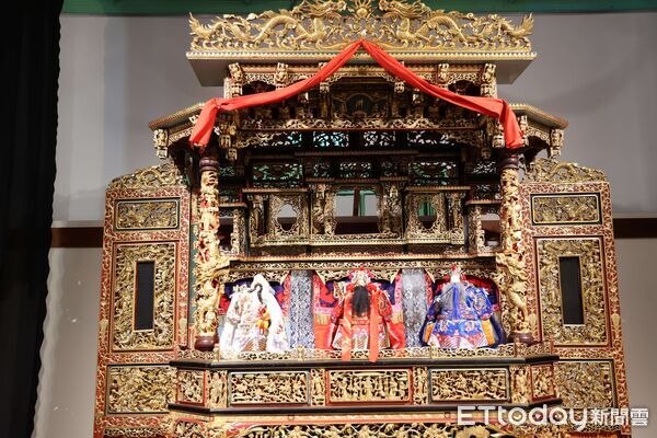 ▲《傳藝之魂:黃海岱與戲偶之道》特展揭幕,見證布袋戲文化傳承的重要時刻。(圖/記者游瓊華翻攝)