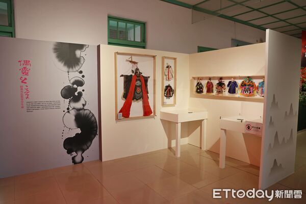 ▲《傳藝之魂:黃海岱與戲偶之道》特展揭幕,見證布袋戲文化傳承的重要時刻。(圖/記者游瓊華翻攝)