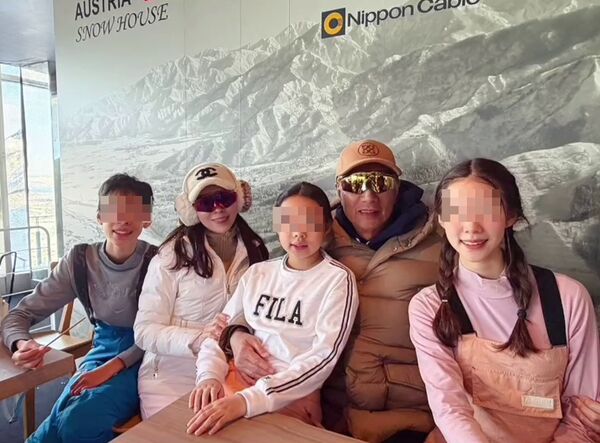 曾馨瑩難得公開全家福。(翻攝曾馨瑩IG)