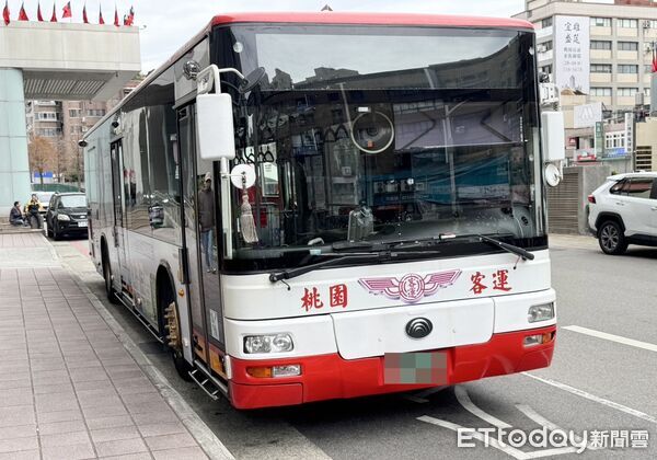 ▲桃園市交通局為紓解公車駕駛人力短缺問題,今年1月1日起推出「大客車受訓即就業2.0」計畫。(圖/記者沈繼昌攝)