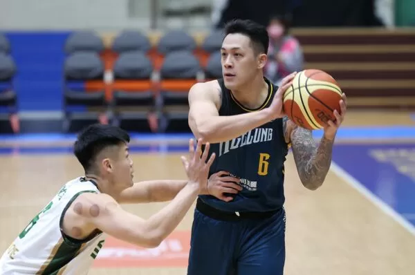 ▲基隆黑鳶周儀翔、胡凱翔。(圖/籃協提供)