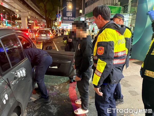 ▲▼板橋文化路驚傳裸女跳車。(圖/記者陸運陞翻攝)