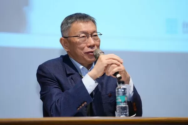 ▲▼民眾黨創黨主席柯文哲與嘉義市長參選人張啓楷出席「阿北回嘉小草座談」活動。(圖/民眾黨提供)