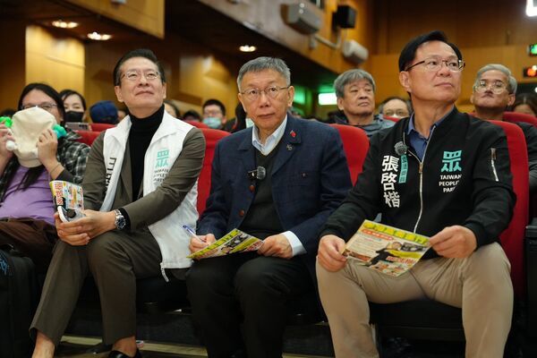 ▲▼民眾黨創黨主席柯文哲與嘉義市長參選人張啓楷出席「阿北回嘉小草座談」活動。(圖/民眾黨提供)