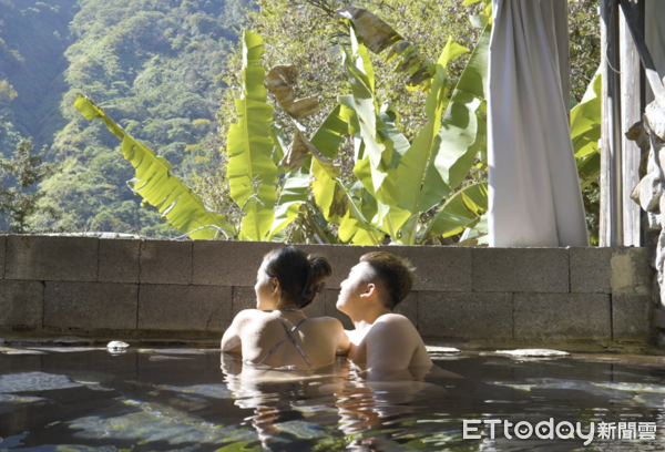 ▲▼「永續環島大富翁」活動,民眾只要在溫泉區消費並使用多元支付,就有機會月月抽中日本東京來回機票與最新款iPhone。(圖/縱管處提供,下同)