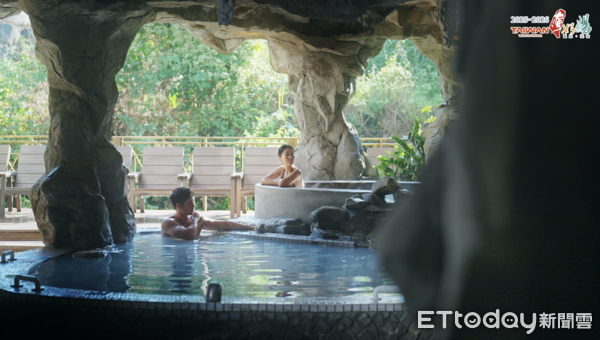 ▲▼「永續環島大富翁」活動,民眾只要在溫泉區消費並使用多元支付,就有機會月月抽中日本東京來回機票與最新款iPhone。(圖/縱管處提供,下同)