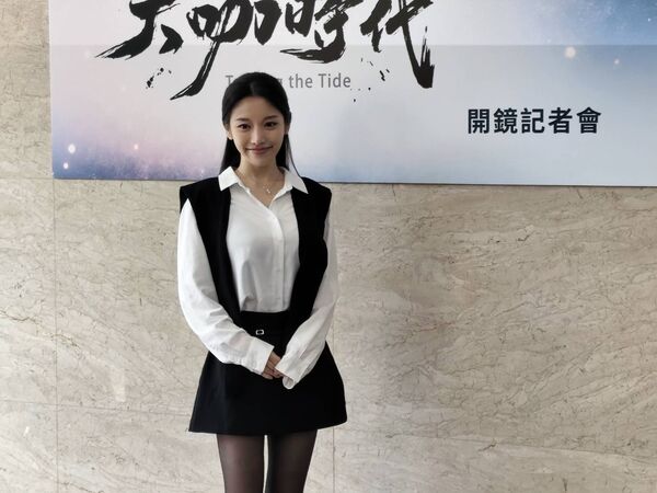 ▲電影《大咖時代》開鏡儀式,導演洪成昌率領主演群陸一龍、林子閎、蔡瑞雪、安婕希等人熱鬧出席。(圖/記者蕭采薇攝)