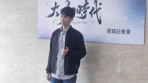 ▲電影《大咖時代》開鏡儀式,導演洪成昌率領主演群陸一龍、林子閎、蔡瑞雪、安婕希等人熱鬧出席。(圖/記者蕭采薇攝)