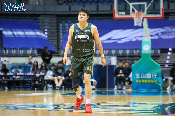 ▲雲豹高錦瑋、王皓吉,海神于煥亞、朱永弘。(圖/TPBL提供)