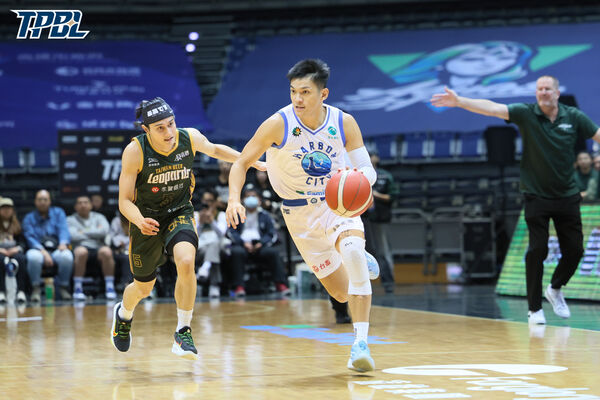 ▲雲豹高錦瑋、王皓吉,海神于煥亞、朱永弘。(圖/TPBL提供)