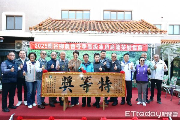 ▲鹿谷鄉農會、凍頂茶葉生產合作社舉辦冬茶賽頒獎展售。(圖/南投縣政府提供)