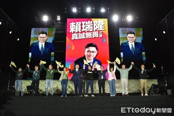 ▲▼初選倒數!邱議瑩合體黃捷車掃吸睛 賴瑞隆造勢找9立委站台 。(圖/記者賴文萱翻攝)