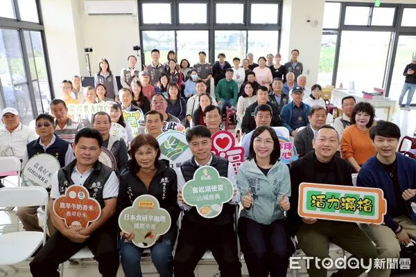 ▲▼ 鹿草鄉長嚴珮瑜施政三周年 「穩中有進,匯聚前行」展望未來 。(圖/鹿草鄉公所提供)