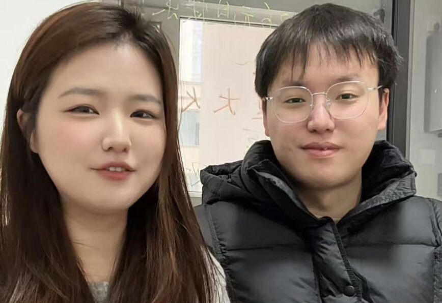 ▲西安一對夫妻10年前在校時買下的戀愛保險兌現。(圖/翻攝極目新聞)