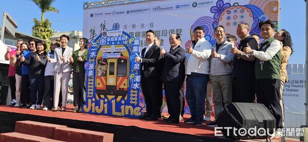 ▲集集線鐵路第一階段濁水至集集站5日通車復駛,「西遊記」彩繪列車首航,同步預告7月全線通車。(圖/記者高堂堯攝)