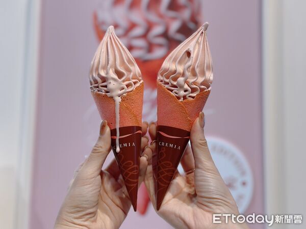 ▲▼CREMIA冬季限定「甘王草莓冰淇淋」。(圖/記者蕭筠攝)