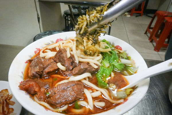 ▲▼內湖科技園區平價牛肉麵。(圖/部落客水晶安蹄提供)