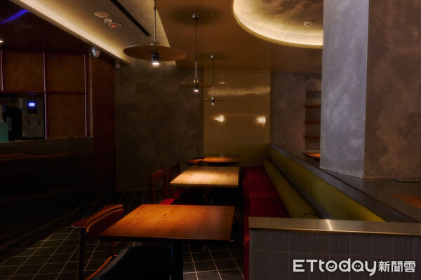 ▲▼台中新開幕餐廳「所SUO」揉合台式靈魂 花雕豬、烏魚子入麵。(圖/業者提供)