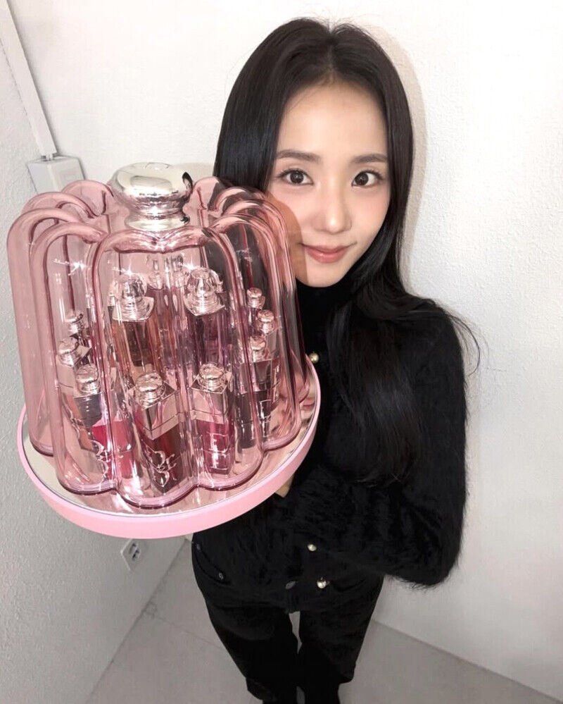 Dior Addict 癮誘系列美瘋了!讓 Jisoo 也愛不釋手的粉漾水光潤唇釉,小公主最愛的色號是這支