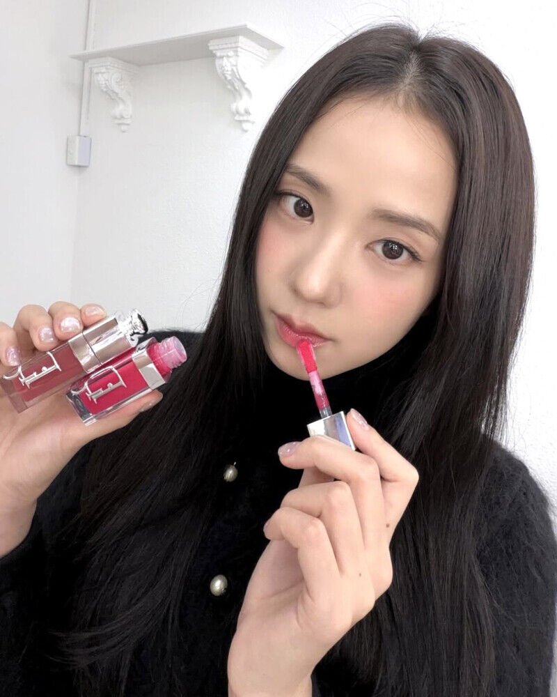 Dior Addict 癮誘系列美瘋了!讓 Jisoo 也愛不釋手的粉漾水光潤唇釉,小公主最愛的色號是這支