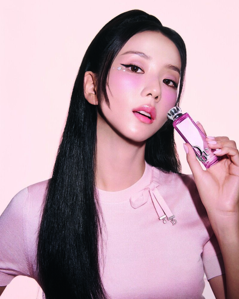 Dior Addict 癮誘系列美瘋了!讓 Jisoo 也愛不釋手的粉漾水光潤唇釉,小公主最愛的色號是這支