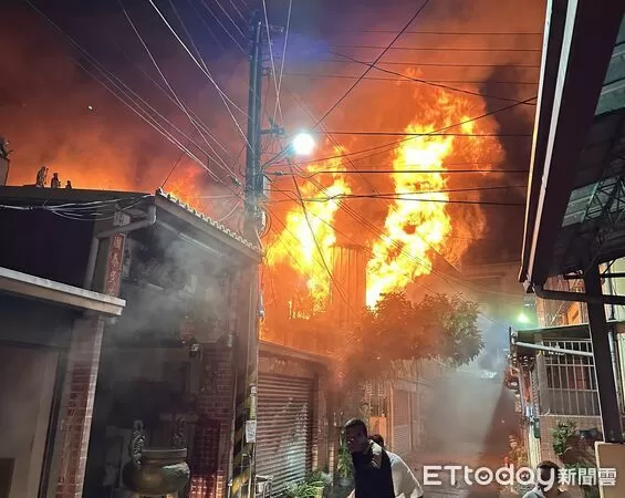 ▲台中市太平區發生嚴重火警。(圖/記者游瓊華翻攝)