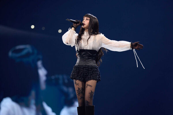 獨家/蔡依林大巨蛋最強後援曝光 70歲蔡媽現身力挺粉絲搶合照宛如小型見面會