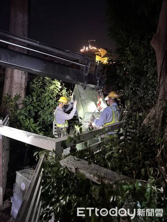 ▲台電變電箱故障,1100戶停電。(圖/記者賴文萱翻攝)