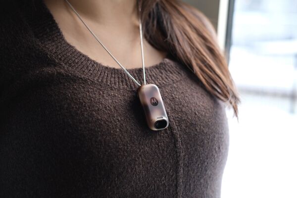 ▲Motorola 傳出正研發 AI 陪伴型穿戴裝置。(圖/X@evleaks)