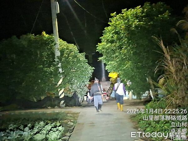 ▲▼林業保育署首度運用無人機空中即時定位,並搭載遠端遙控電子引信、可12連發之模組化高爆音沖天炮發射架,以聲光系統震撼驅離。(圖/花蓮分署提供,下同)