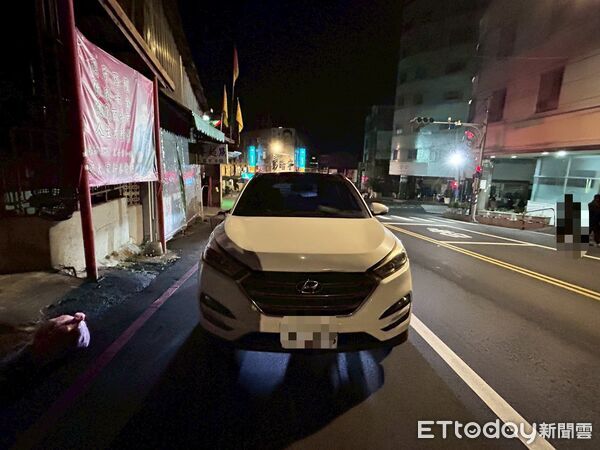 ▲苗栗市大千醫院前路口發生轎車、機車碰撞事故,轎車駕駛酒駕還違規,被警方法辦和開罰單。(圖/記者楊永盛翻攝)