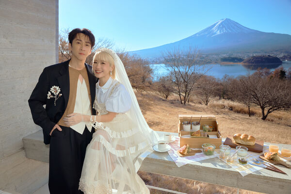 ▲陳漢典與Lulu在富士山周圍留下愛的足跡。(圖/天地合提供)