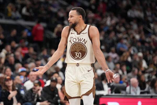 ▲勇士柯瑞(Stephen Curry)犯滿畢業。(圖/達志影像/美聯社)