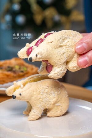 ▲▼高雄抹茶控必訪「兔思糖法式甜點」,超可愛北極熊馬卡龍,還有草莓蛋糕與現刷草莓抹茶。(圖/部落客虎麗提供)