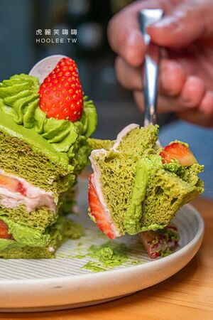 ▲▼高雄抹茶控必訪「兔思糖法式甜點」,超可愛北極熊馬卡龍,還有草莓蛋糕與現刷草莓抹茶。(圖/部落客虎麗提供)