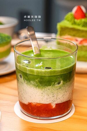 ▲▼高雄抹茶控必訪「兔思糖法式甜點」,超可愛北極熊馬卡龍,還有草莓蛋糕與現刷草莓抹茶。(圖/部落客虎麗提供)