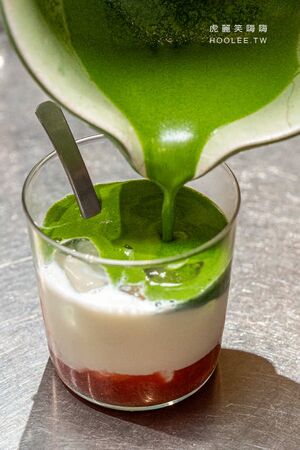 ▲▼高雄抹茶控必訪「兔思糖法式甜點」,超可愛北極熊馬卡龍,還有草莓蛋糕與現刷草莓抹茶。(圖/部落客虎麗提供)