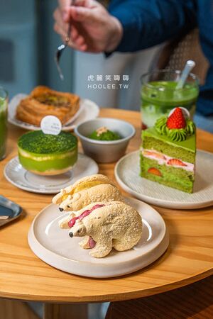 ▲▼高雄抹茶控必訪「兔思糖法式甜點」,超可愛北極熊馬卡龍,還有草莓蛋糕與現刷草莓抹茶。(圖/部落客虎麗提供)