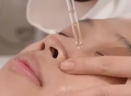 ▲林太太早晚厚敷精華液。(示意圖/翻攝自微博)