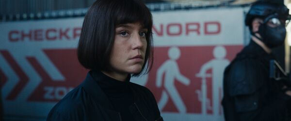 ▲《未來弒界:巴黎淪陷》由阿黛兒艾薩卓普洛斯主演。(圖/CATCHPLAY提供)