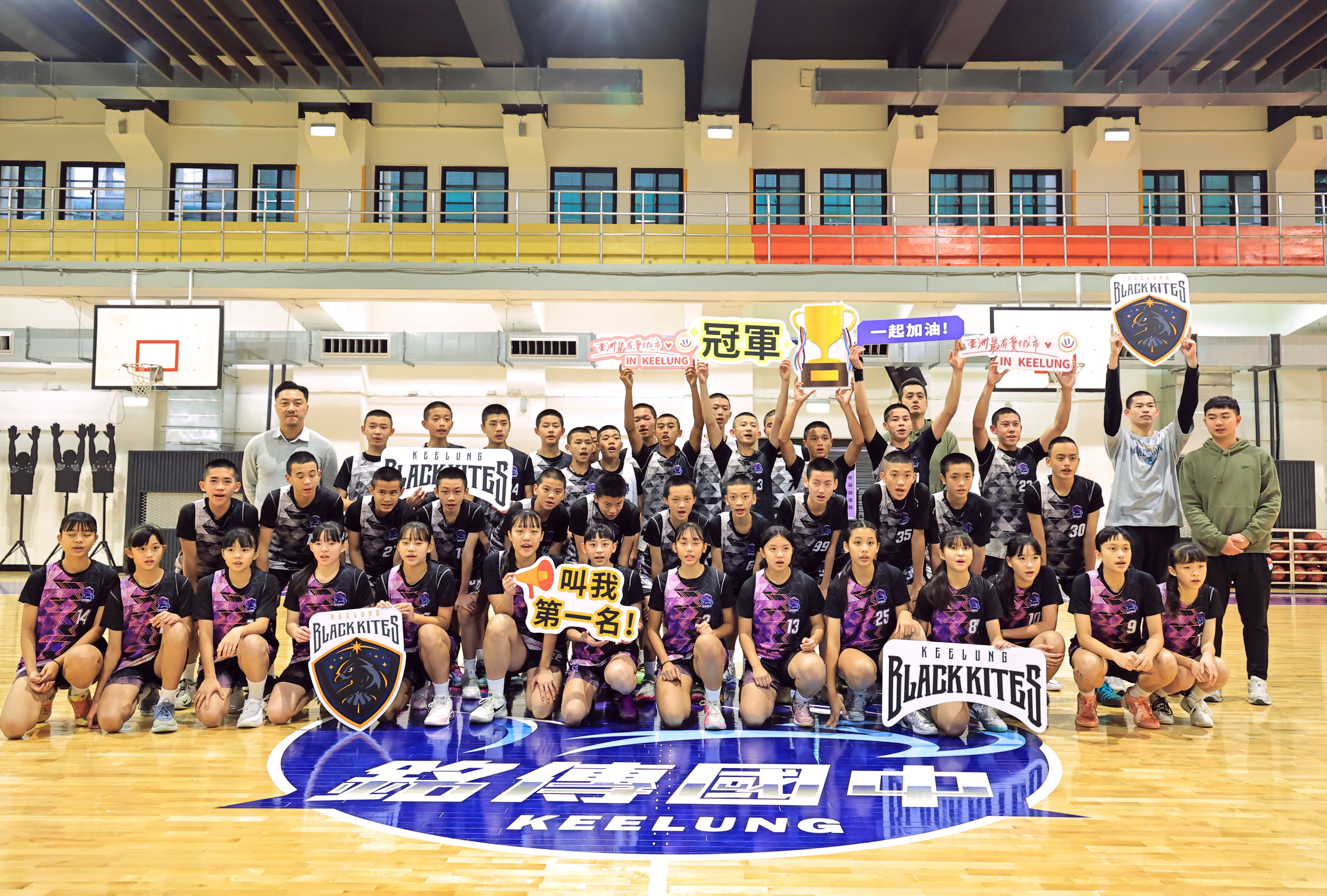 ▲SBL余祥平回饋母校指導籃球。(圖/記者郭世賢翻攝)