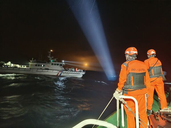 ▲▼F-16V夜訓失聯,飛官疑跳傘,海巡署全力救援。(圖/海巡署)