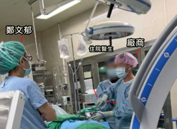 台中榮總神經外科科主任鄭文郁同樣被爆出放任同一無照廠商上手術台執刀。(圖/民眾提供)
