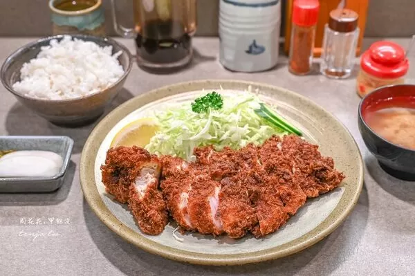 ▲▼鹿兒島天文館美食「味之豬排丸一」,tabelog3.68百名店,老闆超愛台灣人。(圖/部落客周花花提供)