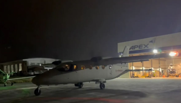 ▲安捷航空(Apex Flight Academy)得知消息後,自願加入搜索行列。(圖/翻攝自YouTube)